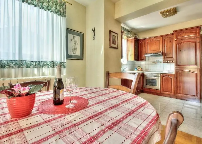 With A Parking Space - 15941